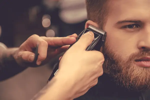 Barba, Cabelo e Bigode: A Saga do Salão de Beleza para o Homem