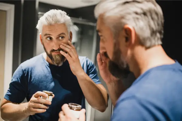 A Importância do Cuidado da Pele para Homens de 40 a 65 Anos: Um Guia com Humor e Sabedoria