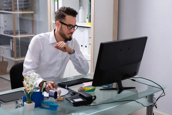 Tendência do Trabalho Remoto: Oportunidades e Desafios para Homens de Meia-Idade